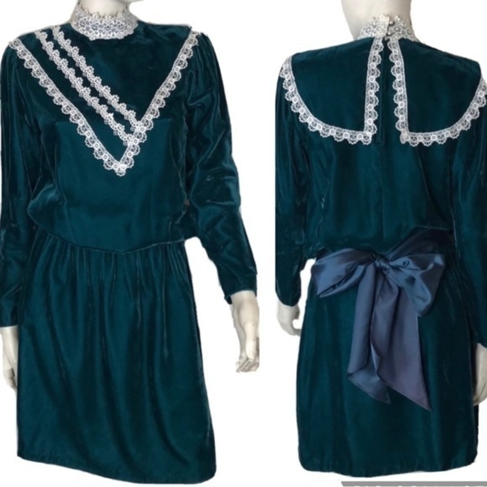 Gunne Sax Vintage 1980s Green Velvet Lace Collar Mock Neck Victorian Midi Dress
